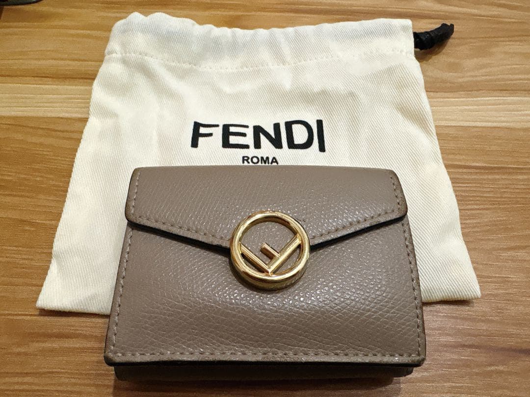 FENDI 三つ折り財布 グレージュ
