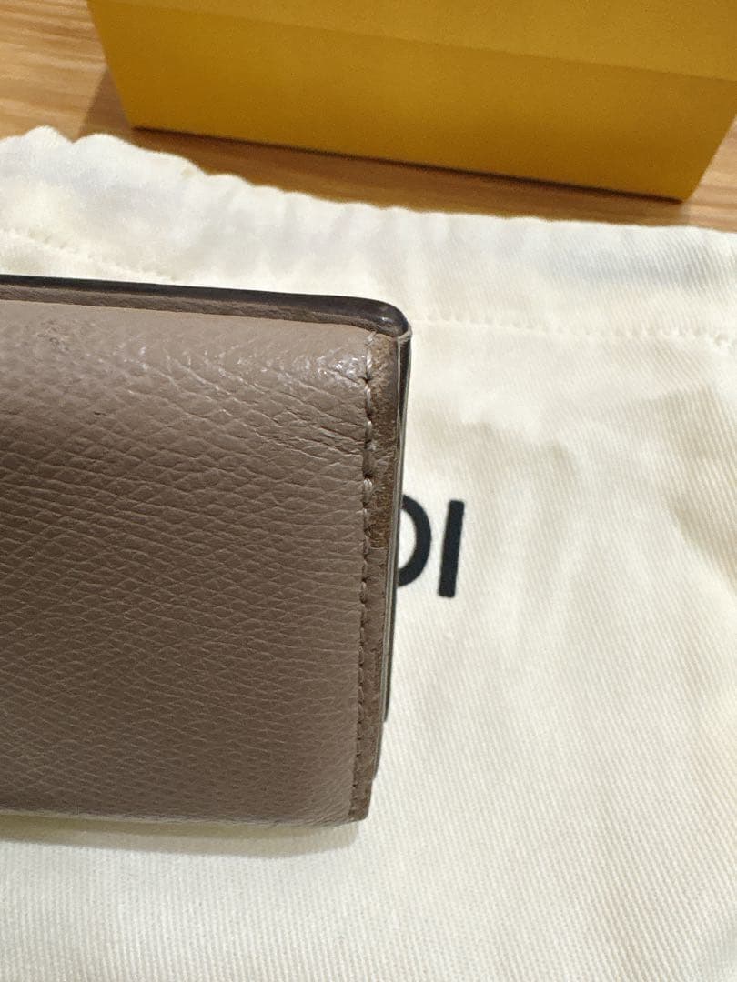 FENDI 三つ折り財布 グレージュ