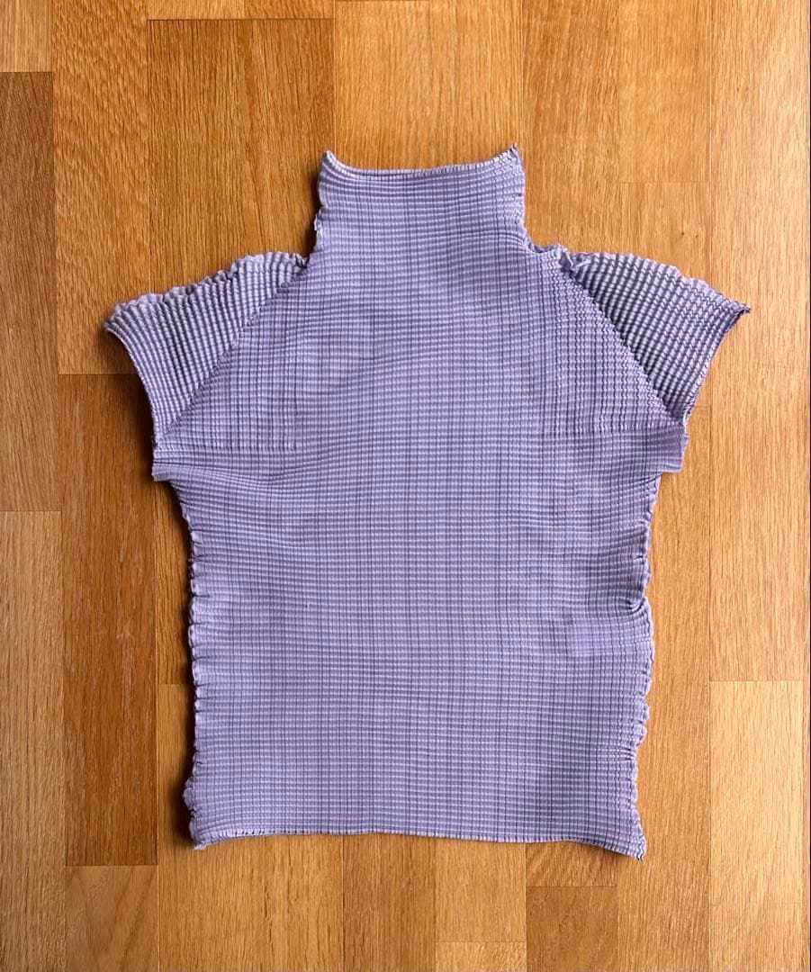 ISSEYMIYAKE プリーツハイネック半袖 ラベンダー