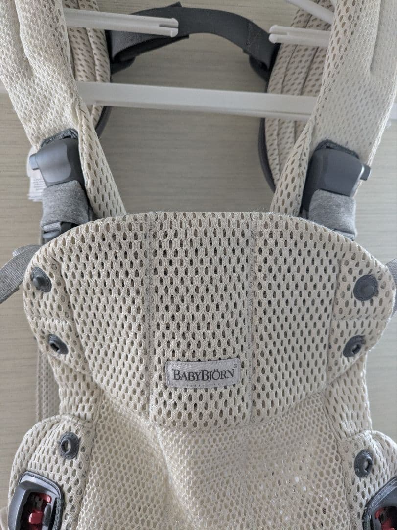 BABYBJÖRN 抱っこ紐 メッシュ グレー　アイボリー