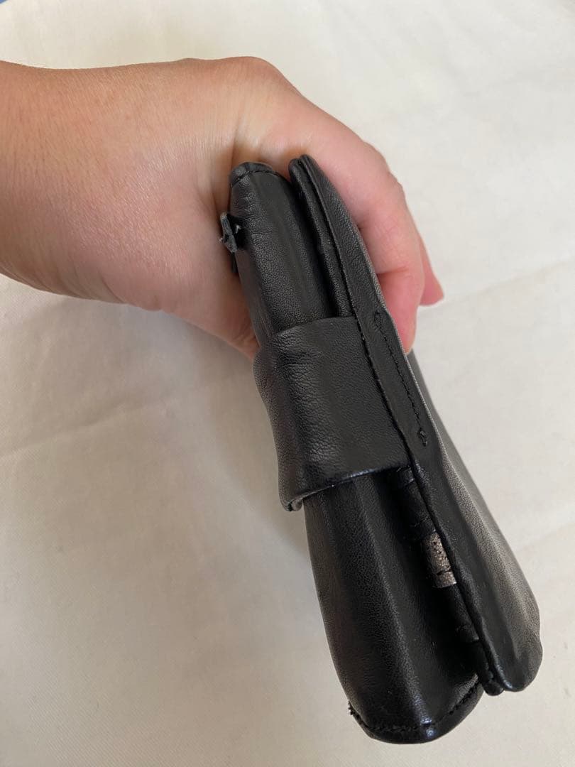 ikot牛革二つ折り財布　黒シルバー
