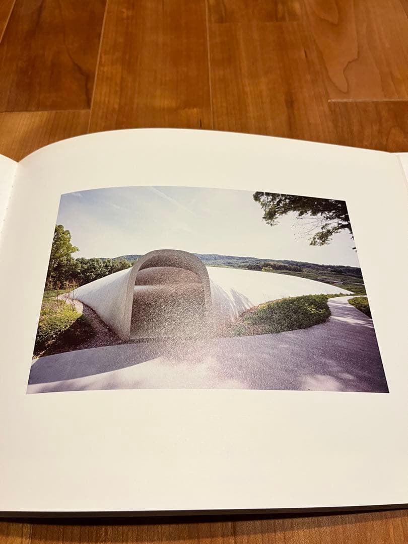 内藤礼 西沢立衛 豊島美術館 写真集 第1版第1刷発行 2000部限定 絶版