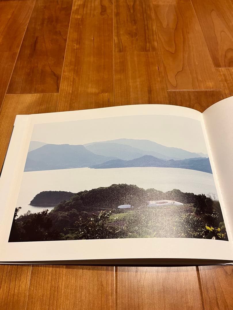 内藤礼 西沢立衛 豊島美術館 写真集 第1版第1刷発行 2000部限定 絶版