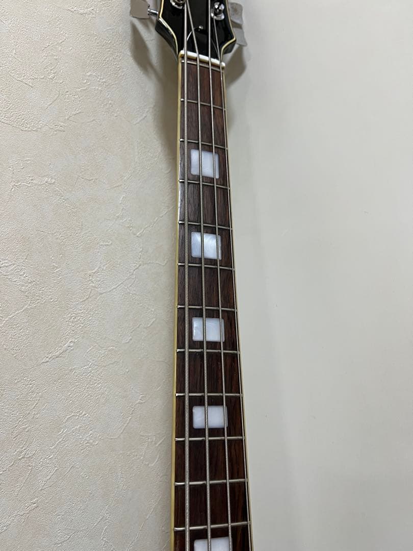 Burns AG-4？ エレキベース ダークグリーン