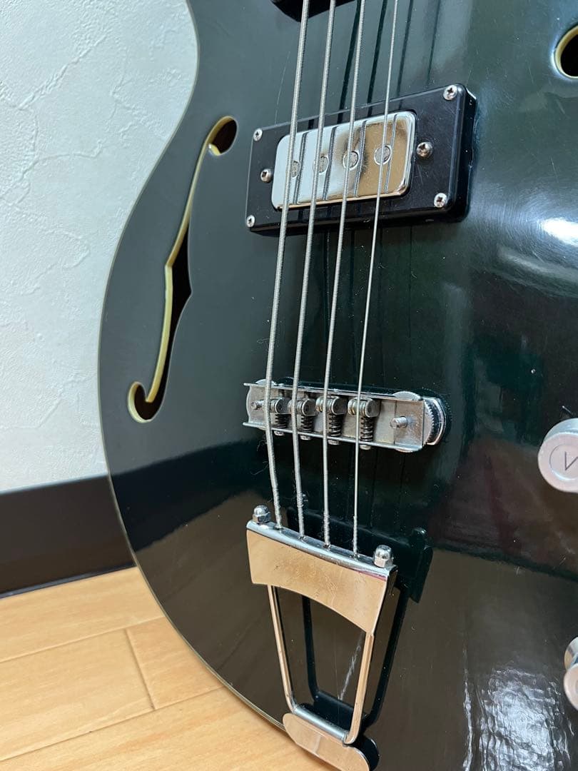 Burns AG-4？ エレキベース ダークグリーン