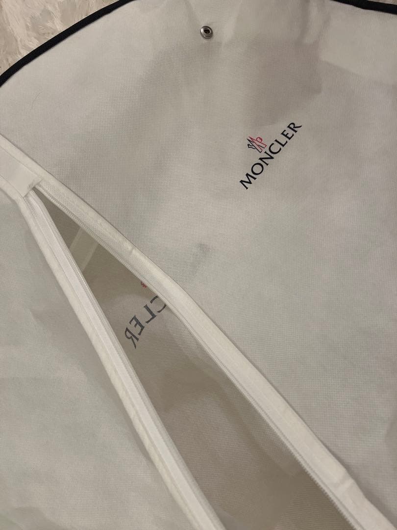 MONCLER ガーメントバッグ ハンガー付き