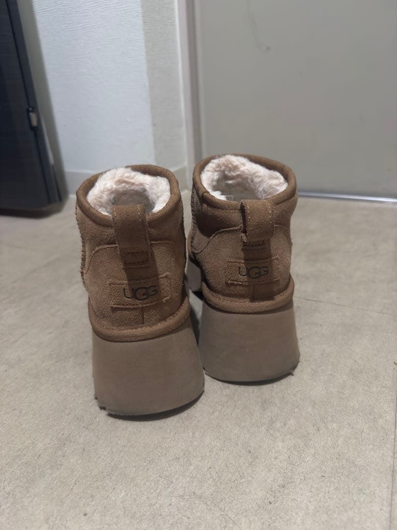 UGG ムートンブーツ ベージュ ブラック