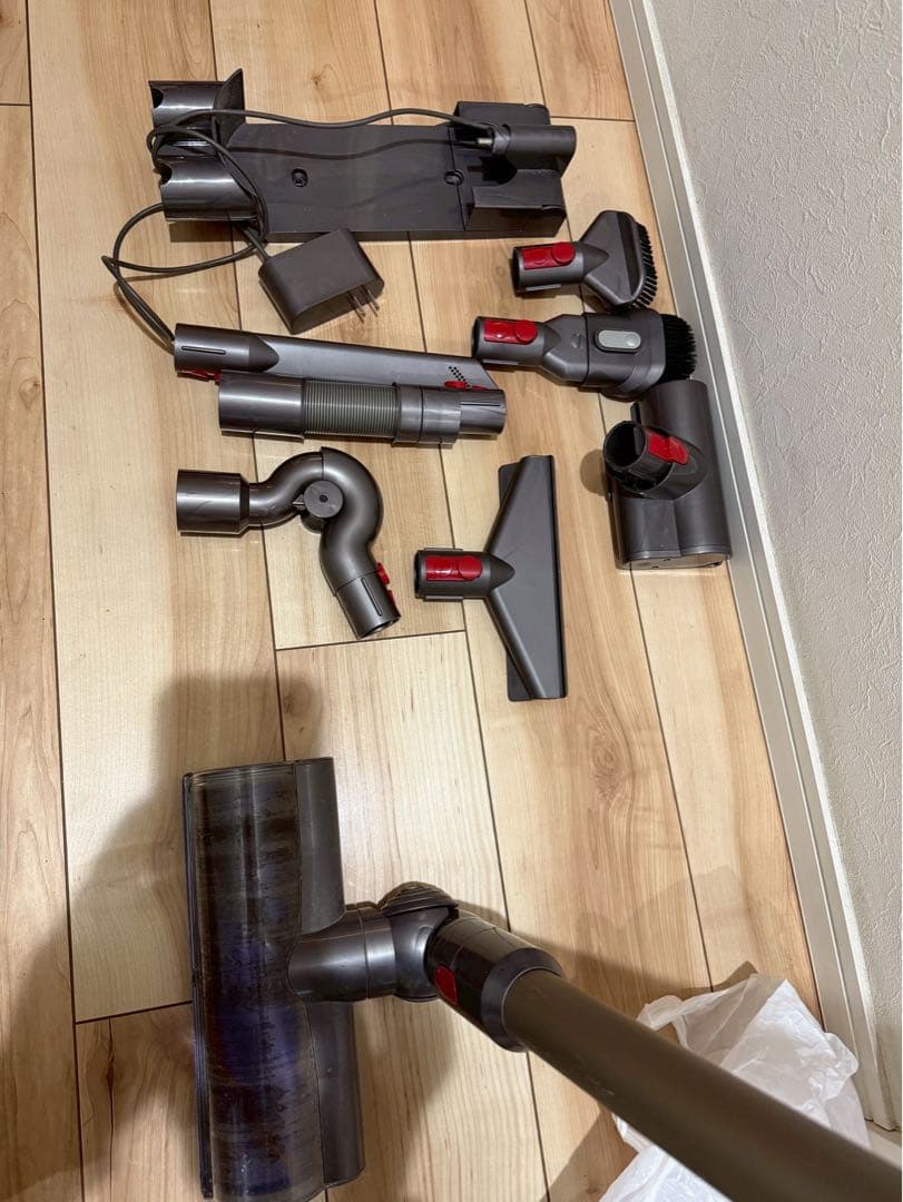Dyson V8 animalpro スティッククリーナー 本体とアタッチメント