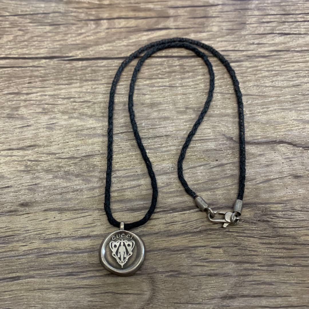 GUCCI グッチ ロゴシルバートップ　レザーネックレス