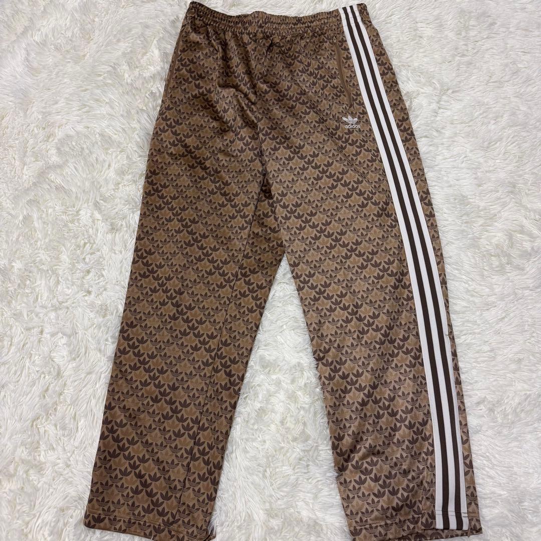 adidas originals トラックパンツ モノグラム ブラウン