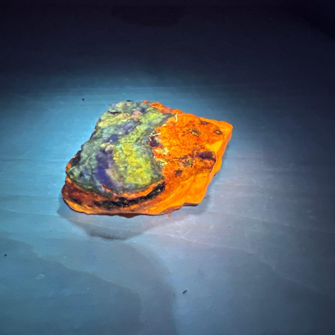 【松田様 ご検討品】北海道石　然別オパール　蛍光オパール 123ｇ