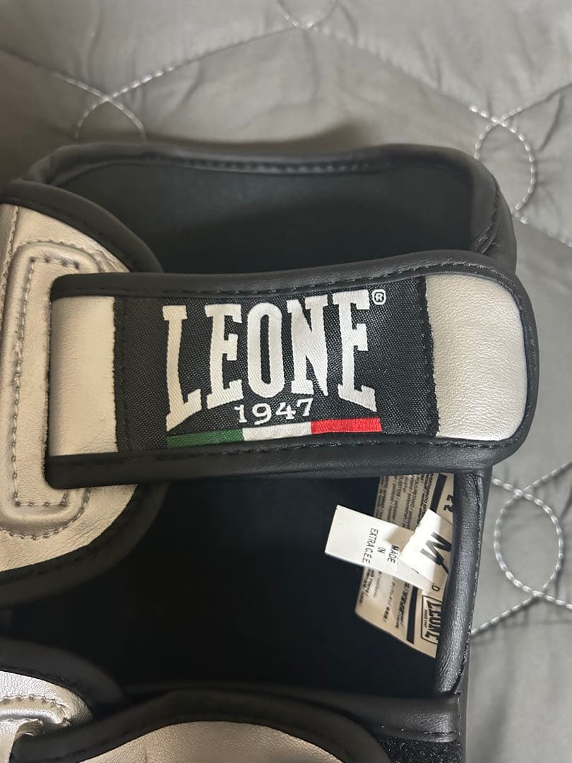 LEONE 1947 ボクシング用レガース Mサイズ