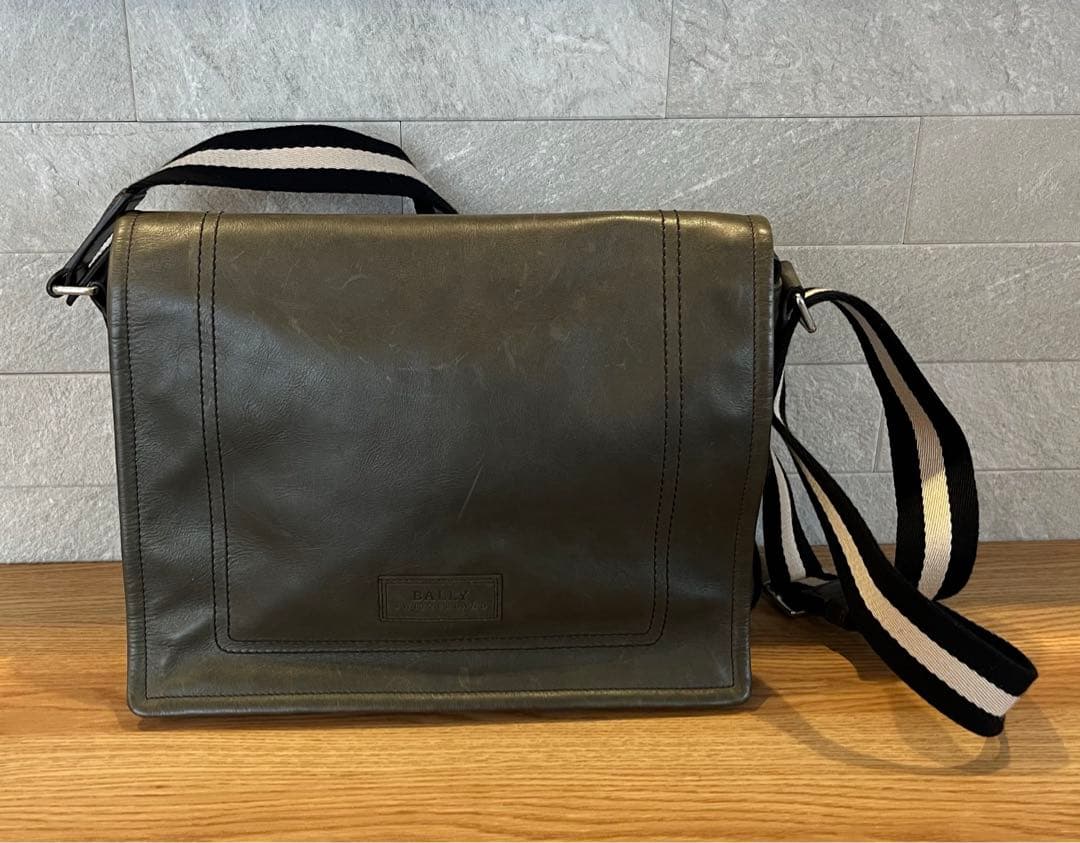 BALLY カーキーレザー メッセンジャーバッグ