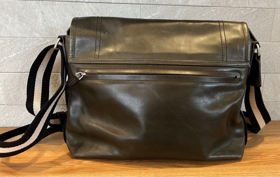 BALLY カーキーレザー メッセンジャーバッグ