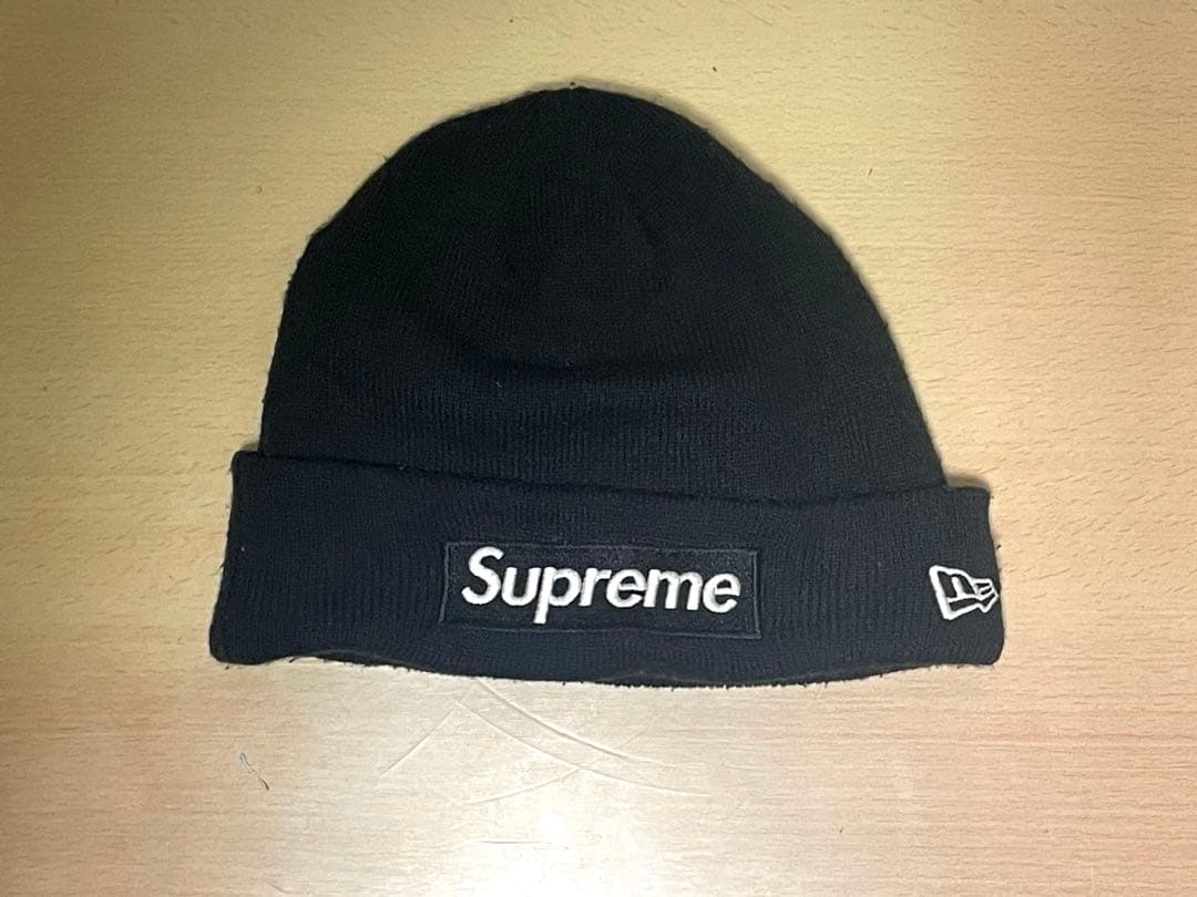 Supreme 黒 ニット帽 ロゴ入り