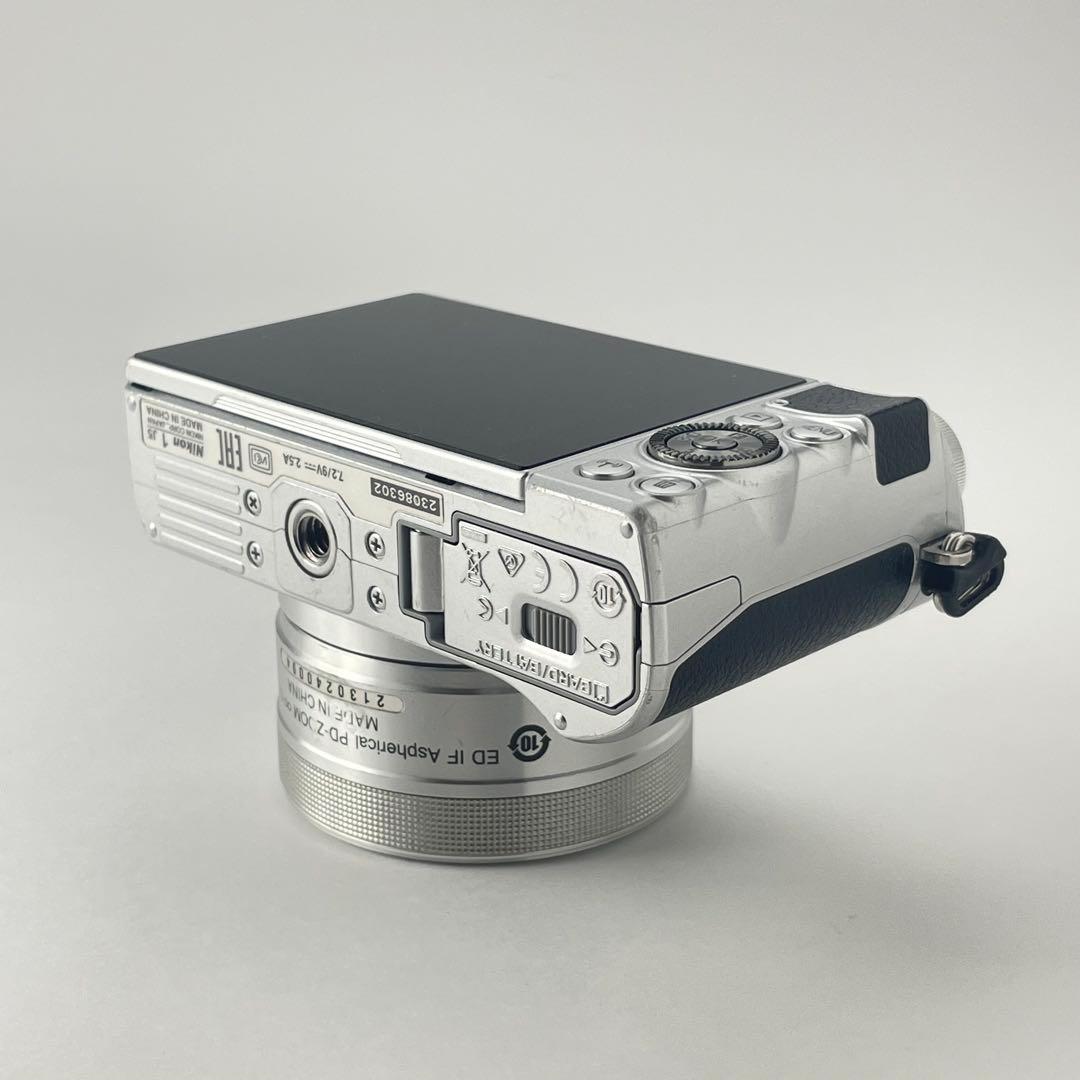 【良品・返品保証】Nikon1 J5シルバー 標準ズームレンズキット