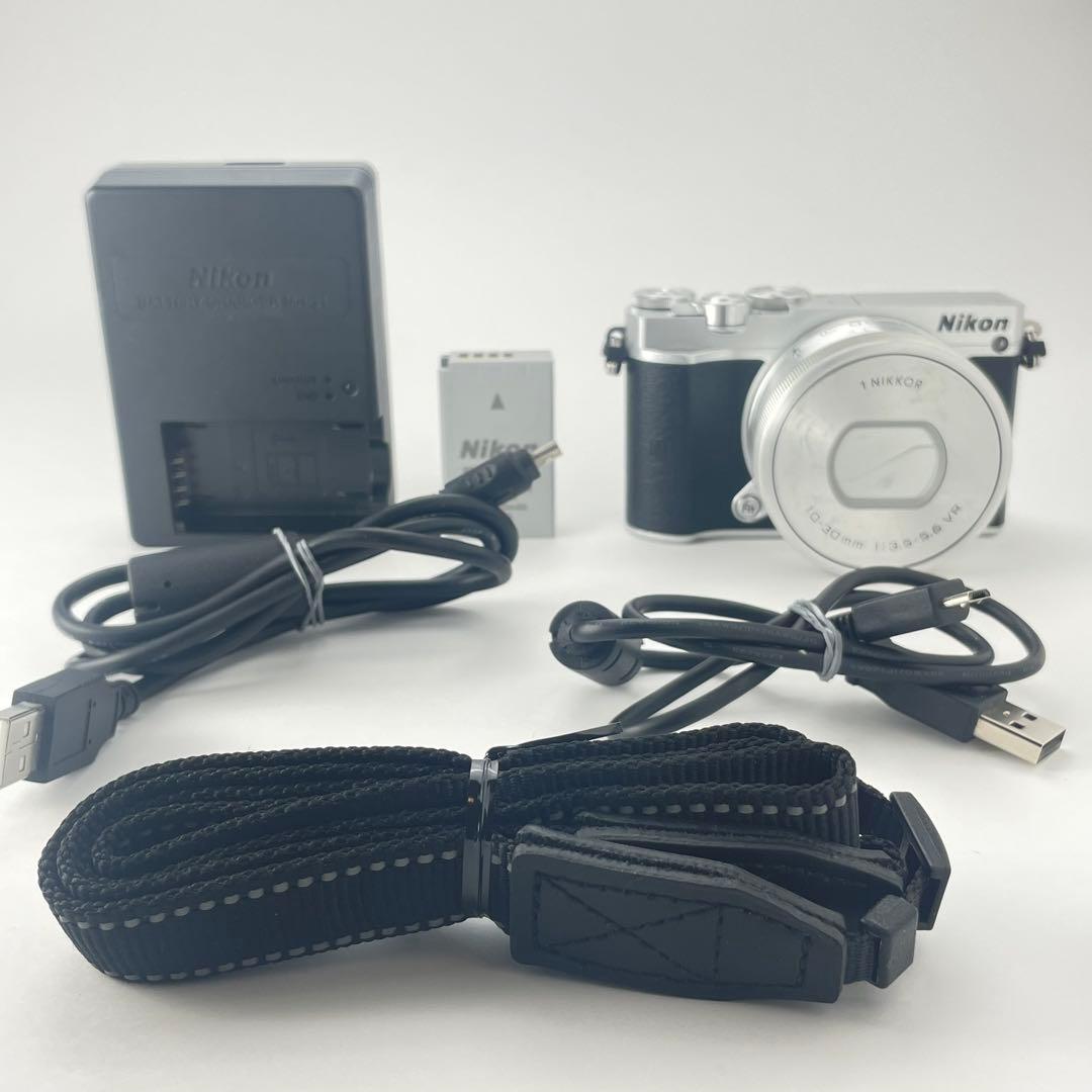 【良品・返品保証】Nikon1 J5シルバー 標準ズームレンズキット