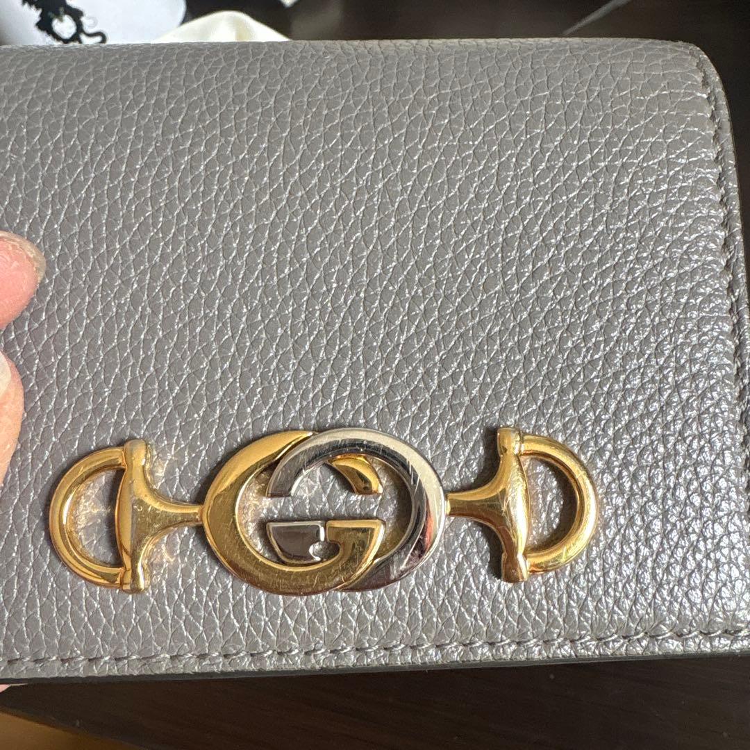 GUCCI グレー 二つ折り財布 GGロゴ