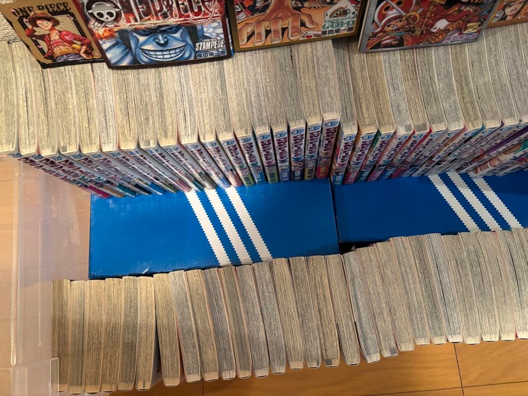 【中古品美品】ワンピース　42巻〜45巻、49巻〜111巻➕劇場限定版4冊付