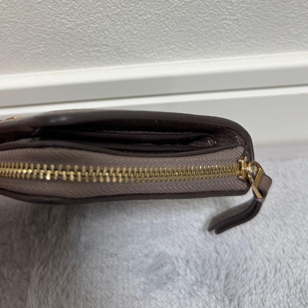 人気カラー　Tory Burch 二つ折り財布　美品
