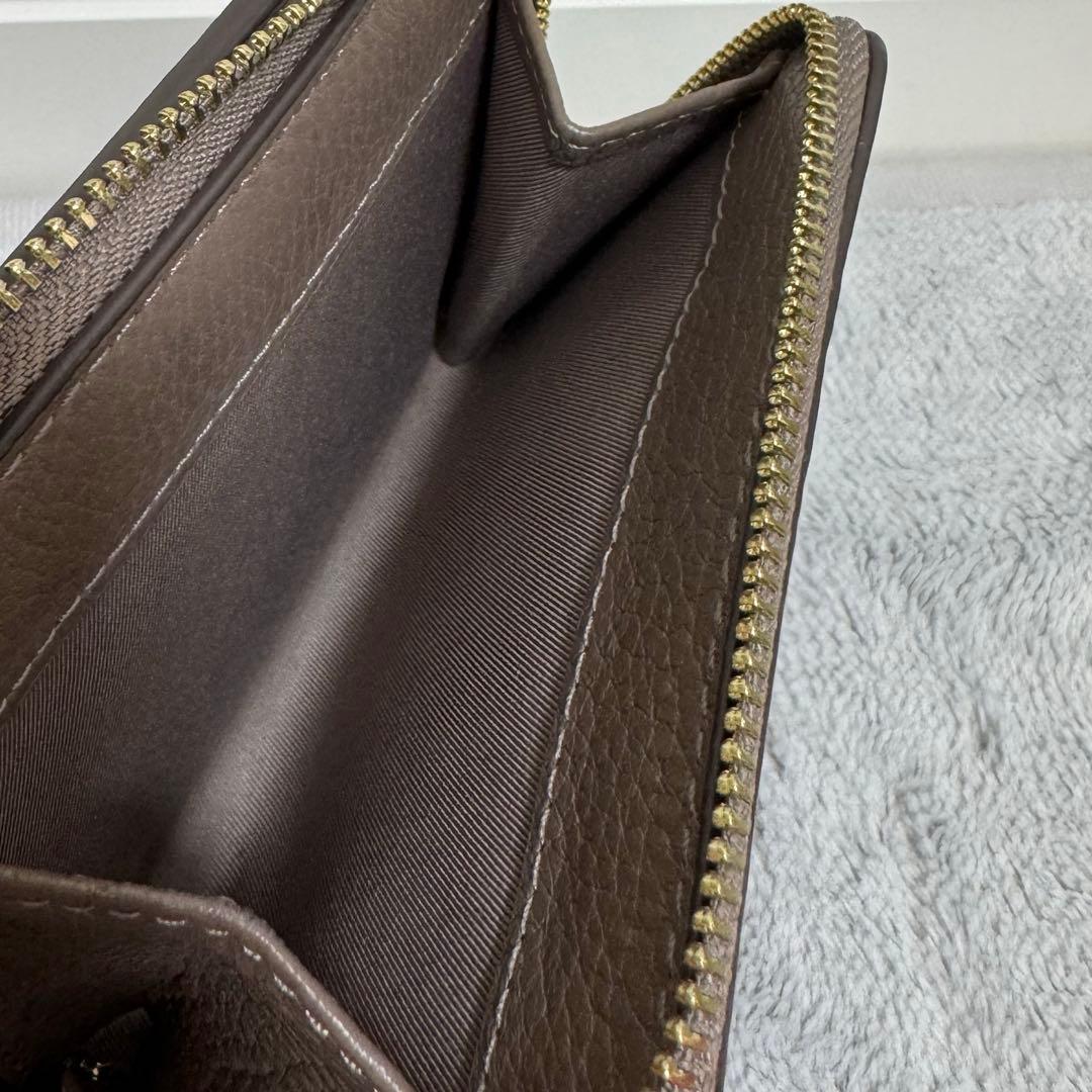 人気カラー　Tory Burch 二つ折り財布　美品