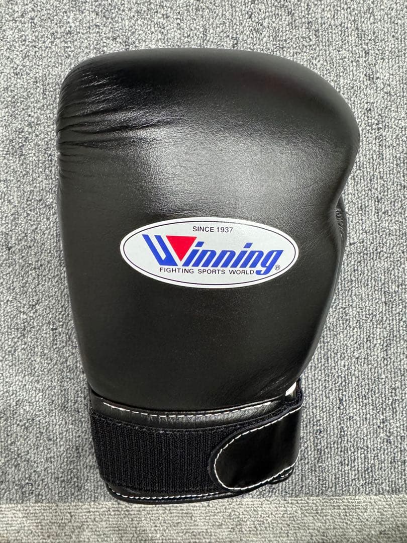 Winning ボクシンググローブ 10 oz ブラック