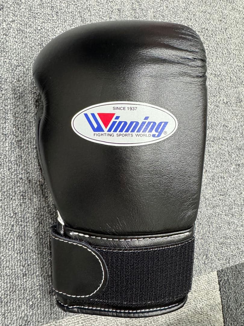Winning ボクシンググローブ 10 oz ブラック