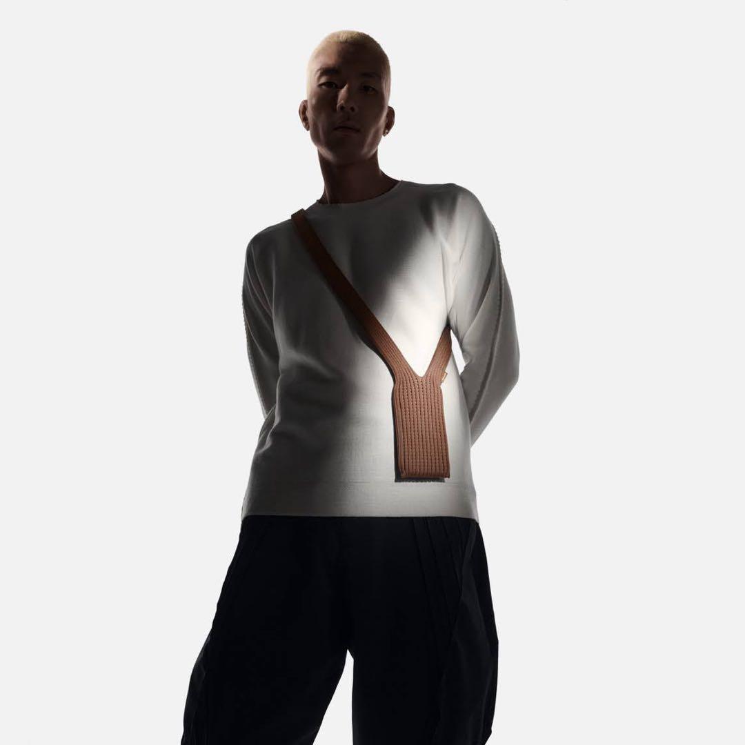 iPhone Pocket by ISSEY MIYAKE ロング シナモン