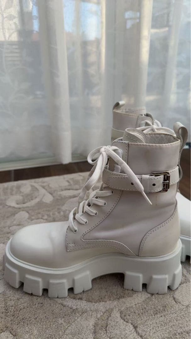 PRADA プラダ　モノリス　ホワイトブーツ サイドポケット付き36.5