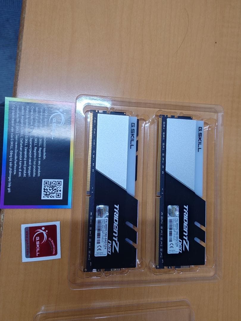 メモリー DDR4-3800 64GBKit F4-3800C18D-64GTZN