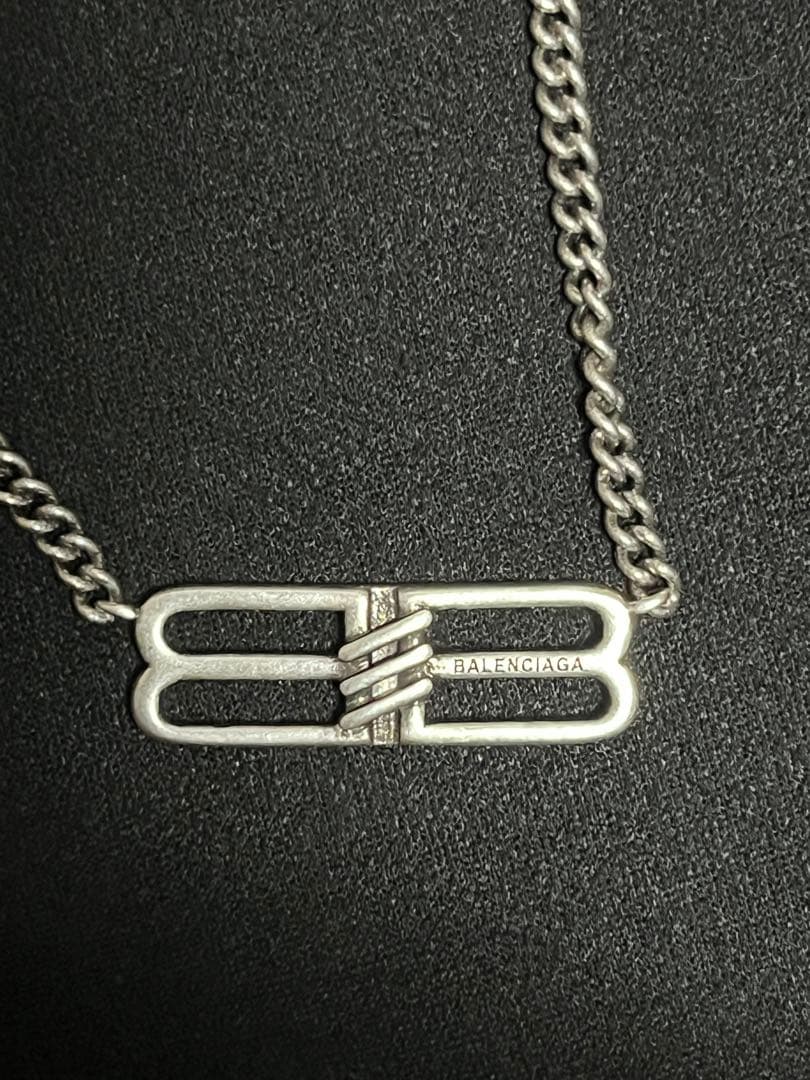 BALENCIAGA シルバー ロゴネックレス