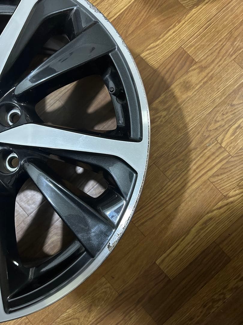 スバルレヴォーグVN系　純正18インチアルミホイール
