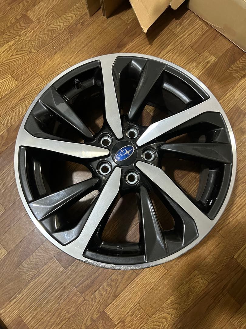スバルレヴォーグVN系　純正18インチアルミホイール