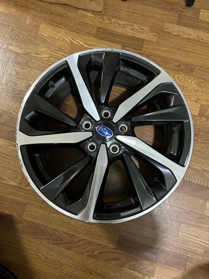 スバルレヴォーグVN系　純正18インチアルミホイール