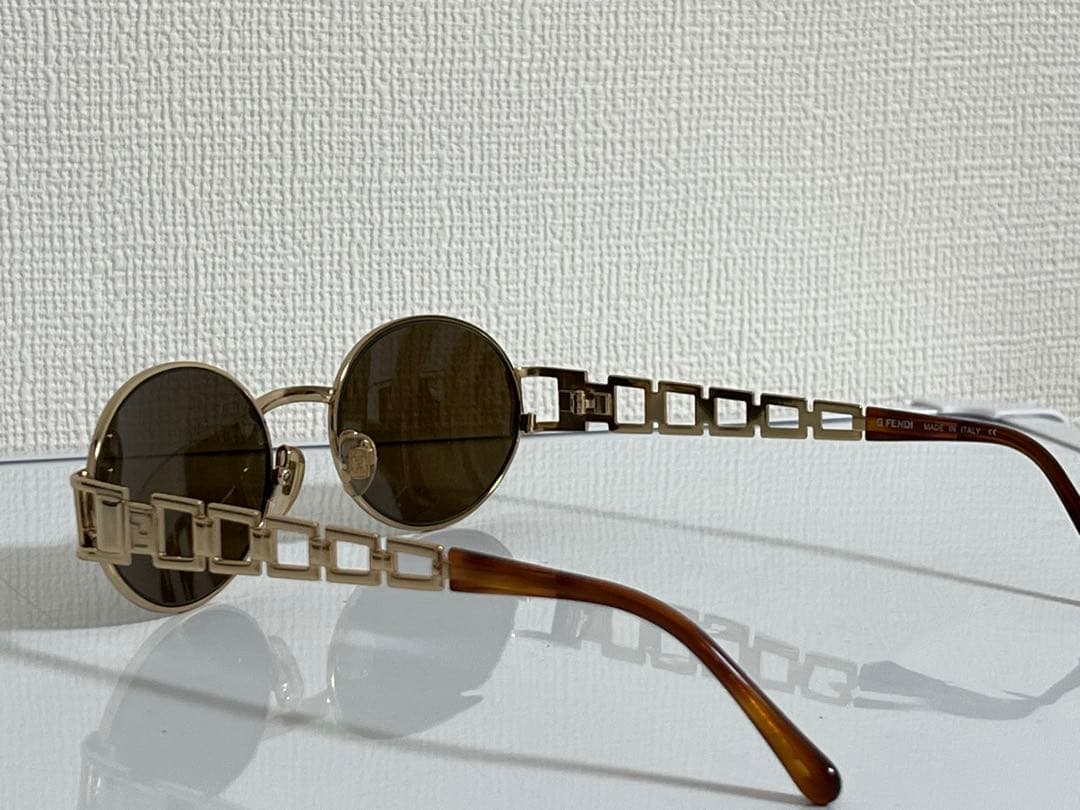 FENDI　フェンディ　オーバル　サングラス　フェンディ ケース付き　美品