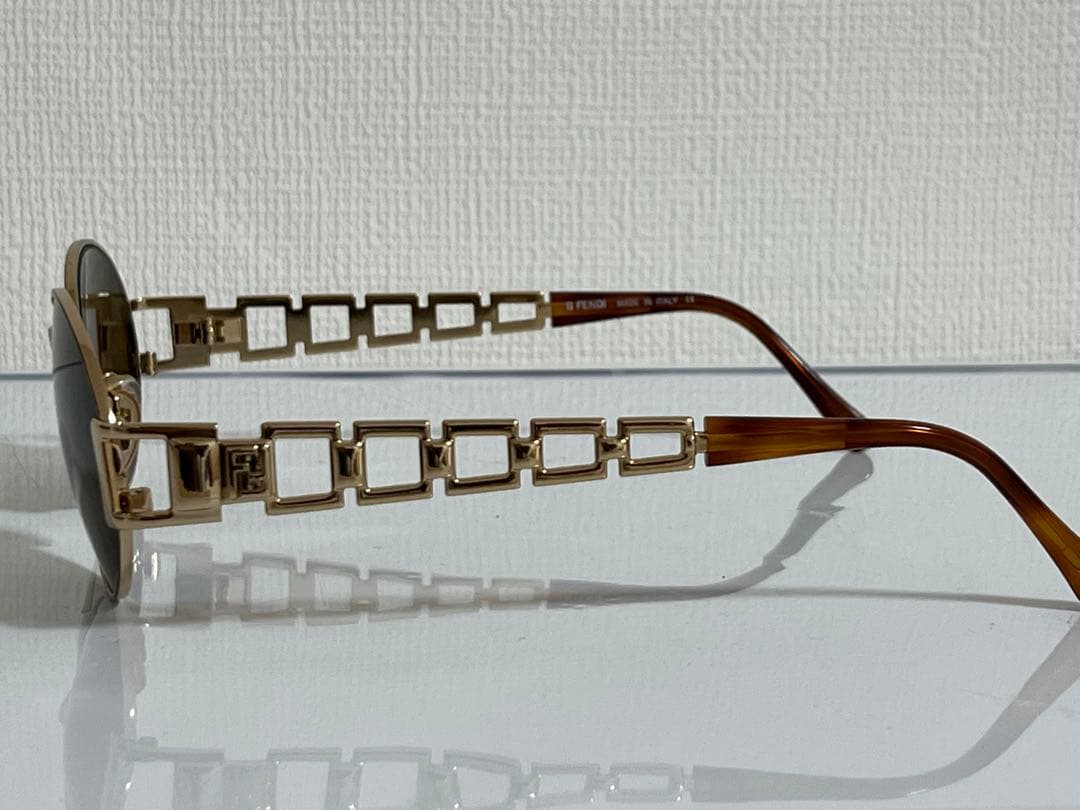 FENDI　フェンディ　オーバル　サングラス　フェンディ ケース付き　美品