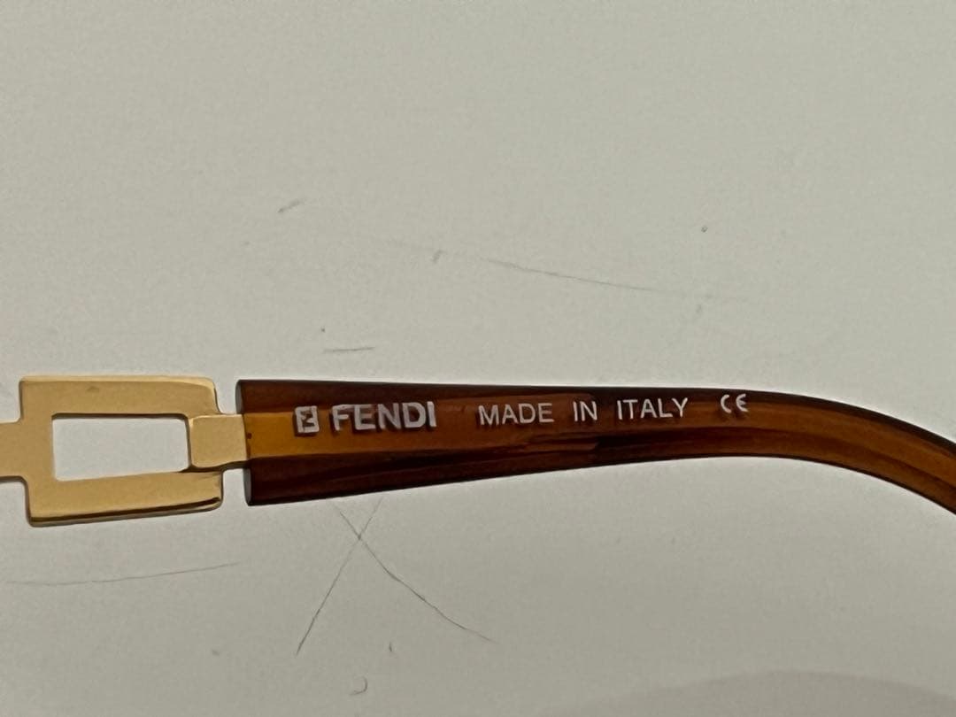 FENDI　フェンディ　オーバル　サングラス　フェンディ ケース付き　美品