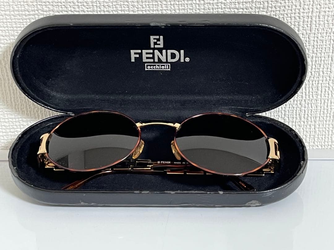 FENDI　フェンディ　オーバル　サングラス　フェンディ ケース付き　美品