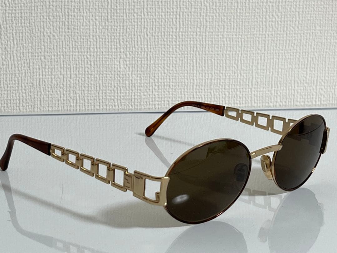 FENDI　フェンディ　オーバル　サングラス　フェンディ ケース付き　美品