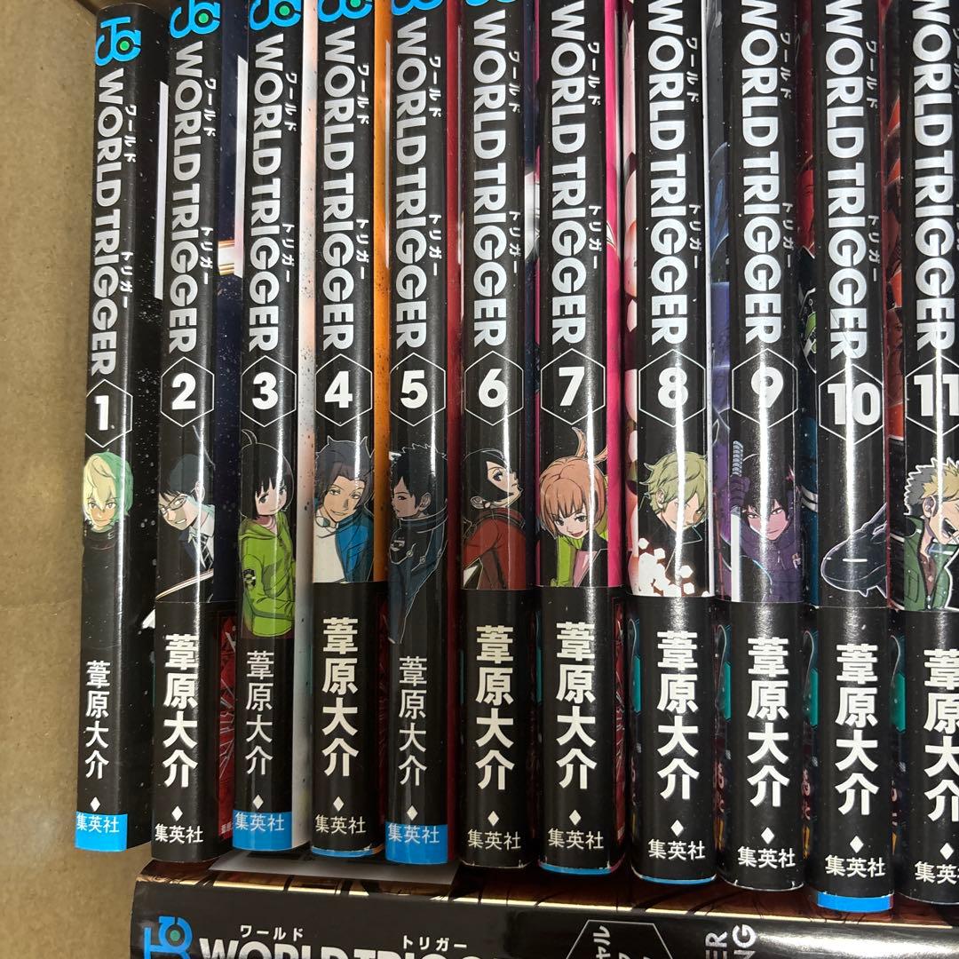 ワールドトリガー1巻〜23巻+オフィシャルデータブックです
