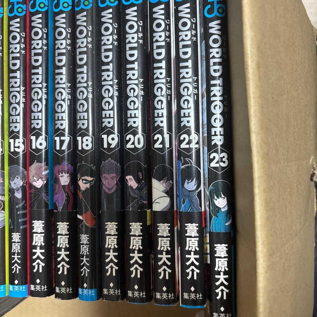 ワールドトリガー1巻〜23巻+オフィシャルデータブックです