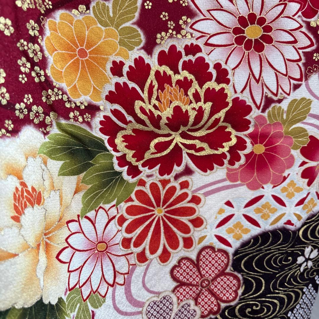未使用に近い　豪華正絹フルセット　王道古典柄　赤色　花柄刺繍　金彩　成人式に