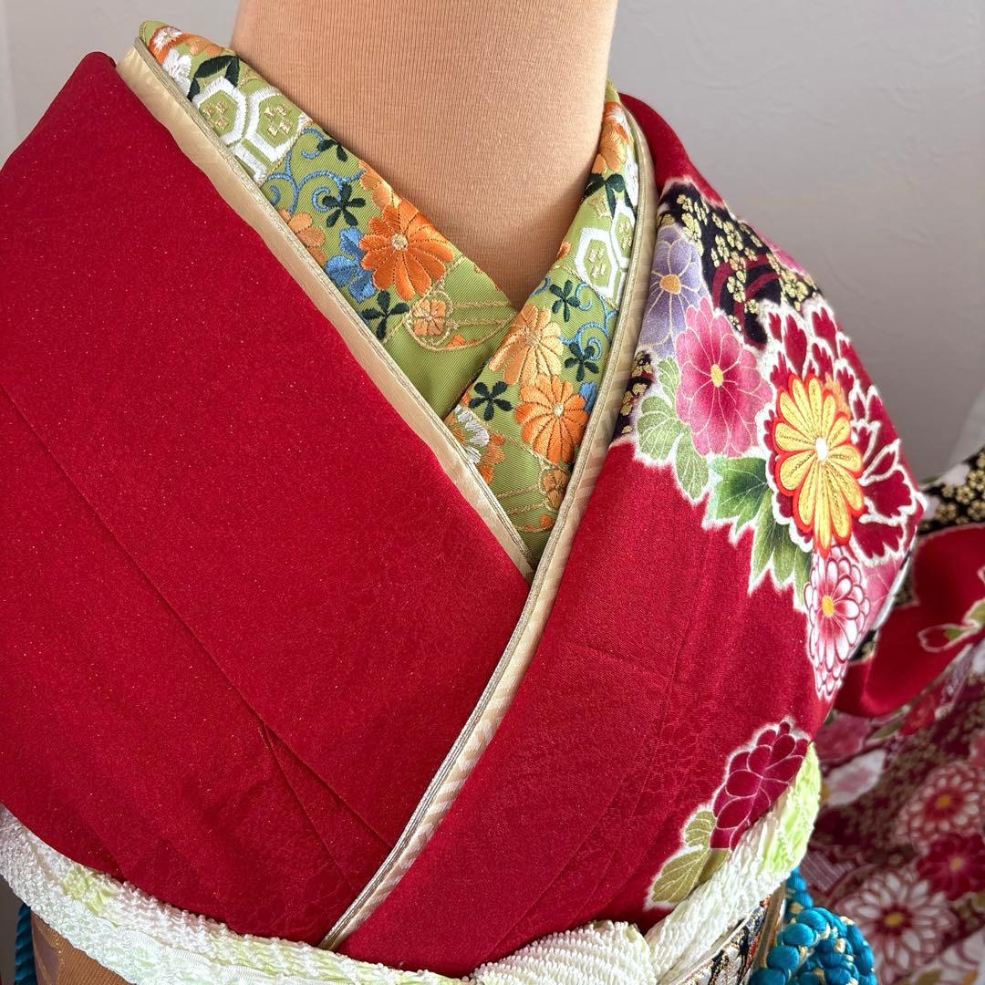 未使用に近い　豪華正絹フルセット　王道古典柄　赤色　花柄刺繍　金彩　成人式に
