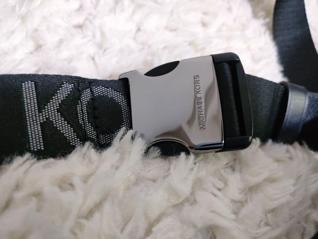 最終価格【美品】MICHAEL KORSボディバッグ ブラック ナイロン×レザー