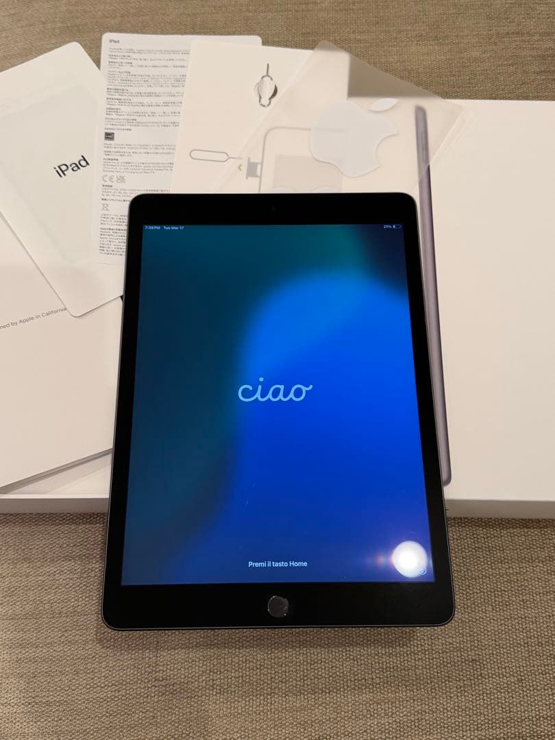 む*き様 iPad 第9世代 グレー <箱付き>