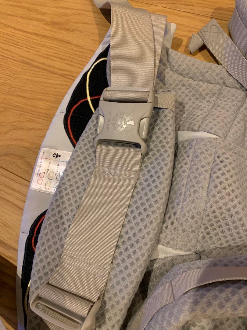 美品　エルゴベビー アダプトソフトフレックス メッシュ　グレー　抱っこ紐
