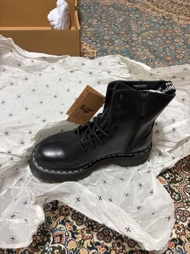 Dr. Martens【日本限定】JADON ホワイトステッチ 8 ホール