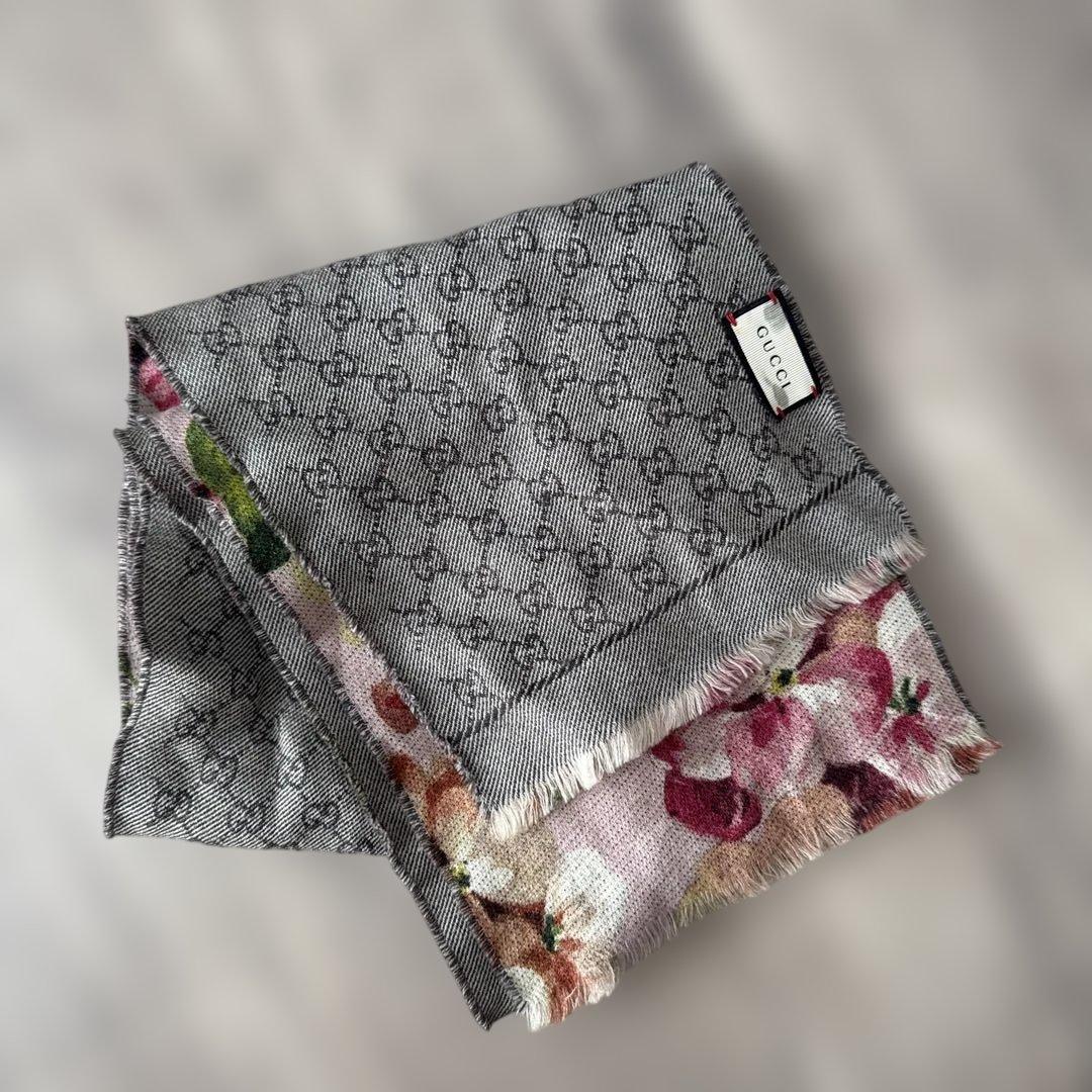 GUCCI リバーシブル スカーフ、マフラー、 グレー 花柄