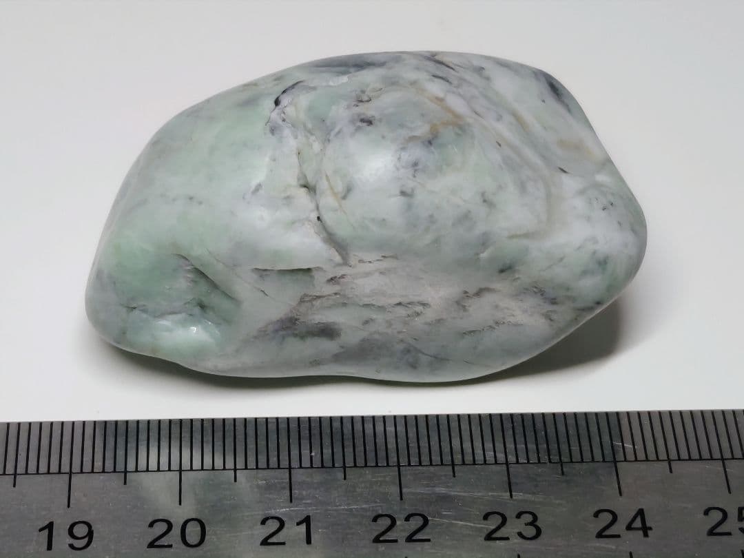 糸魚川142 翡翠 90g ヒスイ 原石 鑑賞石 自然石 誕生石 鉱物 鉱石