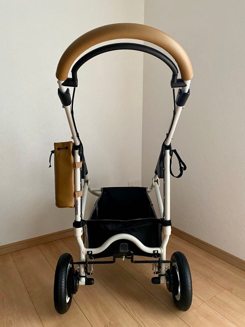 【極美品】エアバギー ホワイト AIRBUGGY フレームのみ　ペットカートにも